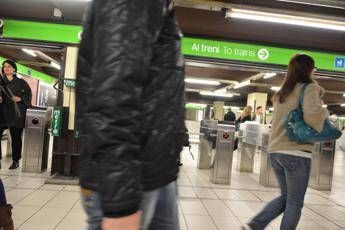 Milano, black out su linea metro 2: convogli bloccati in galleria