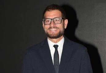  Sanremo, la gag di Enrico Papi: invia la candidatura come nuovo direttore artistico
