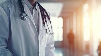  Tumore al colon retto, i sintomi sono “vaghi e aspecifici”: a cosa prestare attenzione