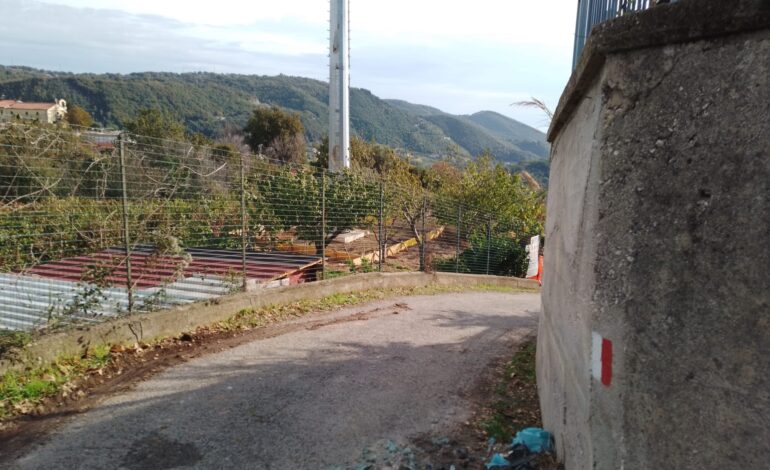 Giovi si ribella all’antenna telefonica