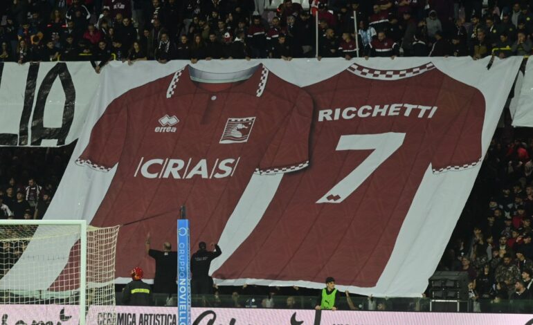 Salernitana, l’omaggio della Sud a Ricchetti