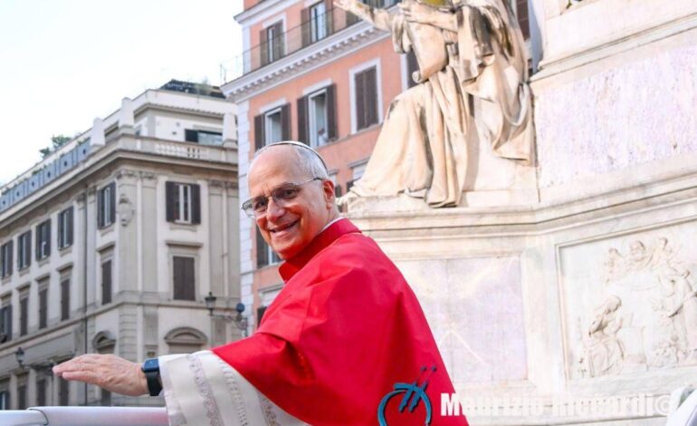  Papa Leone a piazza di Spagna per l’omaggio all’Immacolata: “Si aprano porte di pace”