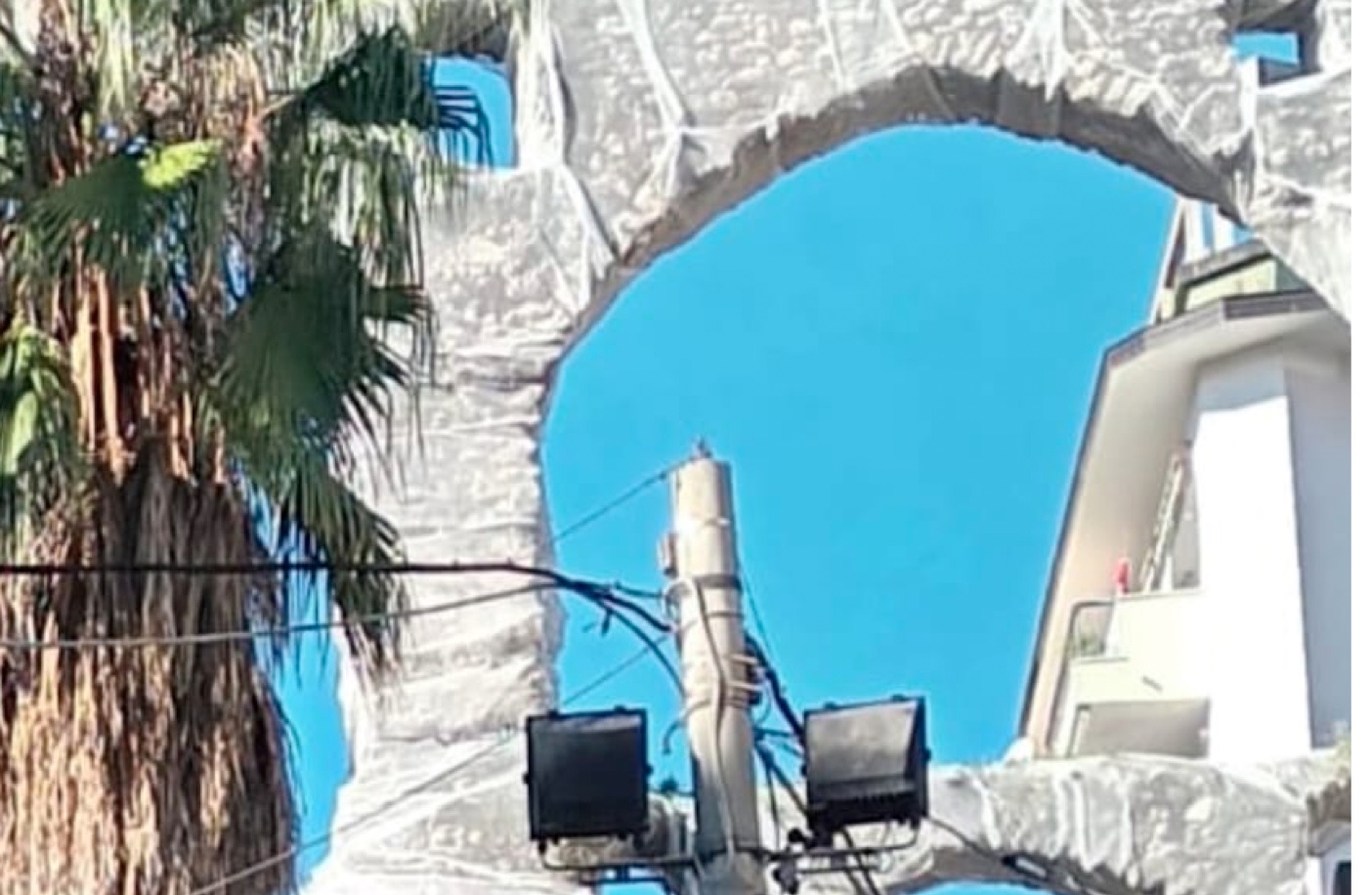 Salerno. l’abbandono degli Archi Medioevali di via Arce