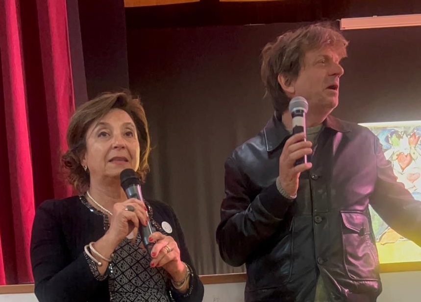 L’artista Cuomo ai bambini della Giacinto Romano di Eboli