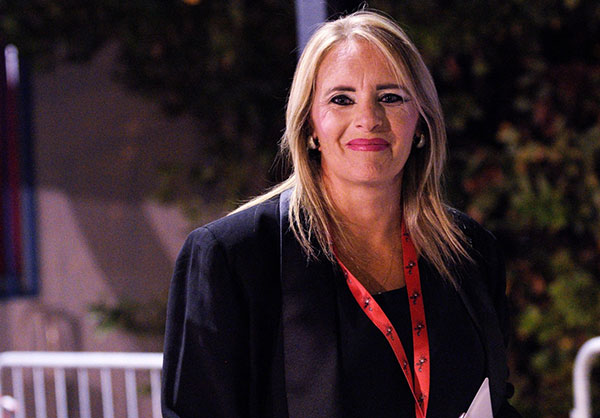 Imma, dal teatro in campo con De Luca