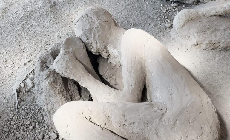 Scavi Pompei, la vittima all’Orto dei Fuggiaschi: era un medico