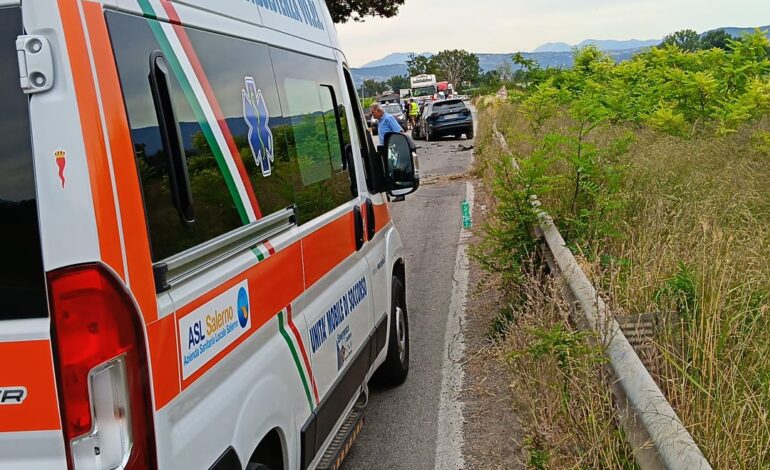 Incidente stradale a Capaccio, due giovani in gravi condizioni