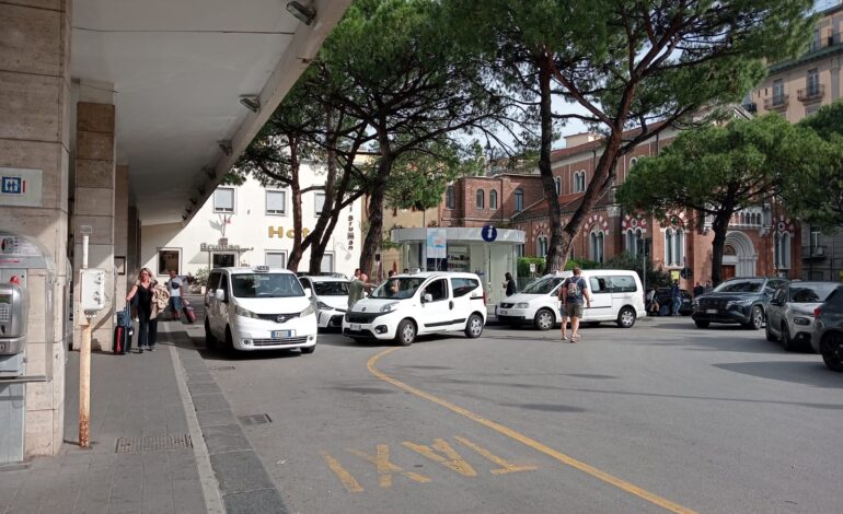 Salerno, allarme taxi abusivi