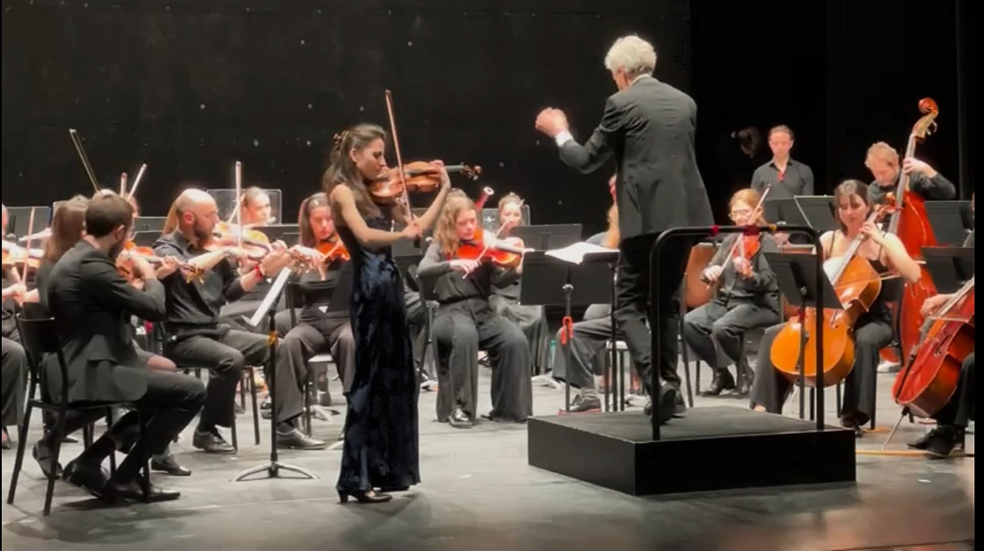 Il fuoco, un violino e una chitarra