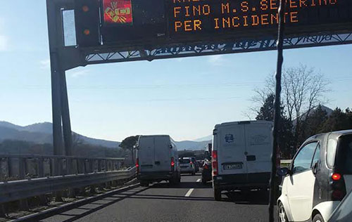 Incidente A2, traffico deviato a Baronissi che va in tilt