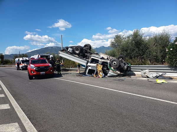 Serre, furgone si ribalta: morto un 56enne di Altavilla Silentina