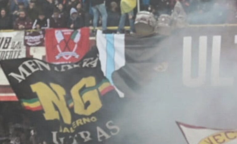 La Curva Sud scuote la Salernitana: «Ora fuori il cuore»