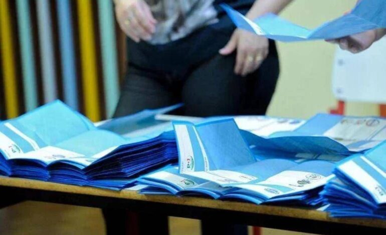 Sondaggio politico, centrosinistra avanti e Fratelli d’Italia primo partito