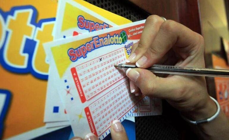 Arriva la quinta estrazione settimanale per Lotto e Superenalotto, la novità in manovra