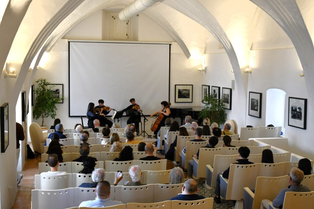 RAVELLO. Salotto musicale di Nevile Reid