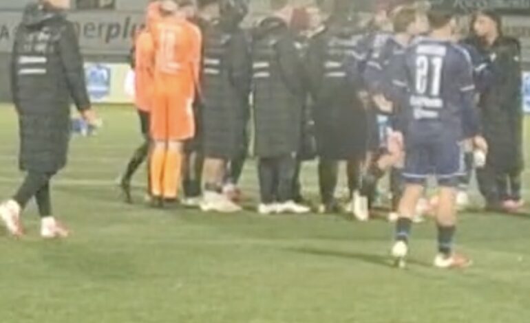  Salernitana, la squadra non va sotto la curva. Il video
