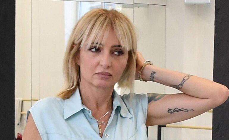 Veronica Peparini, ex maestra di ‘Amici’ raggirata al telefono: “Lasciata con 4 euro sul conto”